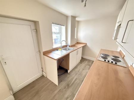2 bedroom Terraced House for sale in Rosliston Road, Burton-On-Trent