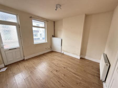 2 bedroom Terraced House for sale in Rosliston Road, Burton-On-Trent