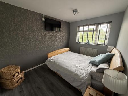 3 bedroom Semi-detached house for sale in Roseleigh Crescent, Newhall, Swadlincote