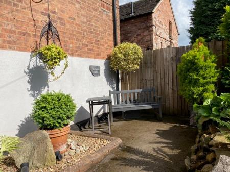 2 bedroom Flat to let in Ashby Road, Staffordshire, Burton upon Trent, DE15