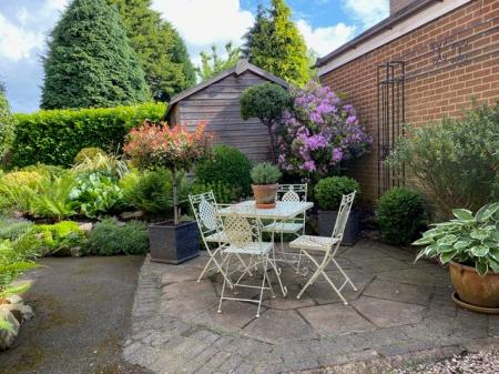 2 bedroom Flat to let in Ashby Road, Staffordshire, Burton upon Trent, DE15