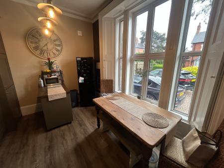2 bedroom Flat to let in Ashby Road, Staffordshire, Burton upon Trent, DE15