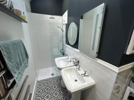 2 bedroom Flat to let in Ashby Road, Staffordshire, Burton upon Trent, DE15