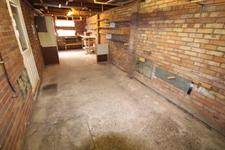 3 bedroom Detached house to let in Burton Road, Staffordshire, Burton upon Trent, DE14