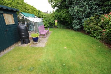3 bedroom Detached house to let in Burton Road, Staffordshire, Burton upon Trent, DE14