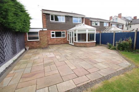 3 bedroom Detached house to let in Burton Road, Staffordshire, Burton upon Trent, DE14