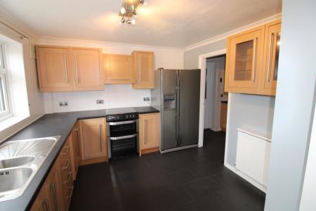 3 bedroom Detached house to let in Burton Road, Staffordshire, Burton upon Trent, DE14