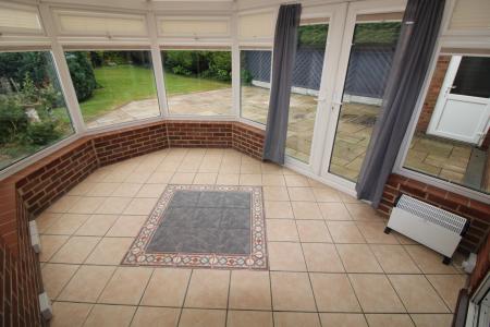 3 bedroom Detached house to let in Burton Road, Staffordshire, Burton upon Trent, DE14