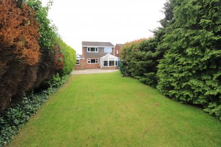 3 bedroom Detached house to let in Burton Road, Staffordshire, Burton upon Trent, DE14