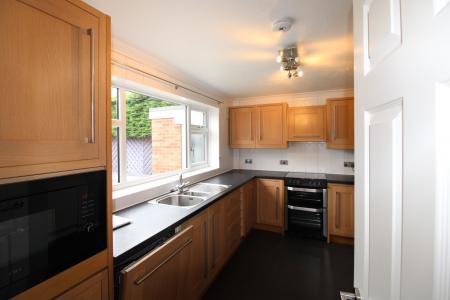 3 bedroom Detached house to let in Burton Road, Staffordshire, Burton upon Trent, DE14