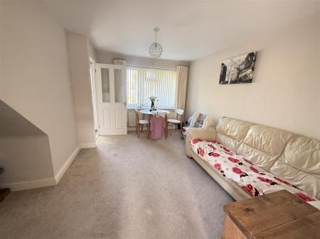 2 bedroom Semi-detached house for sale in Buckingham Close, Stretton, Burton-On-Trent