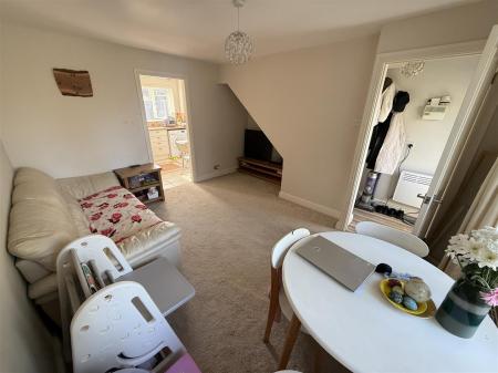 2 bedroom Semi-detached house for sale in Buckingham Close, Stretton, Burton-On-Trent