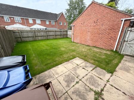 3 bedroom Semi-detached house to let in Heather Close, Burton Upon Trent, Branston, DE14