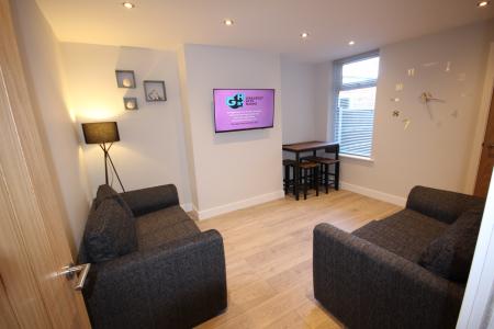 1 bedroom House share to let in Calais Road, Staffordshire, Burton upon Trent, DE13