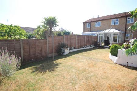 3 bedroom House to let in Cottesmore Close, Brizlincote Valley, Burton upon Trent, DE15