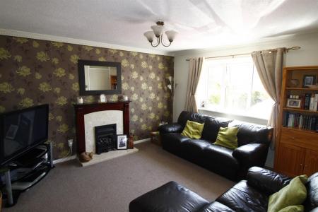 3 bedroom House to let in Cottesmore Close, Brizlincote Valley, Burton upon Trent, DE15