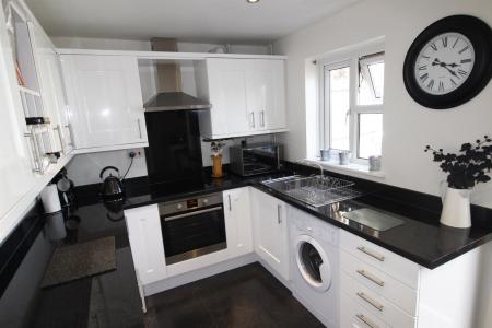 3 bedroom House to let in Cottesmore Close, Brizlincote Valley, Burton upon Trent, DE15