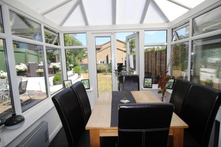 3 bedroom House to let in Cottesmore Close, Brizlincote Valley, Burton upon Trent, DE15