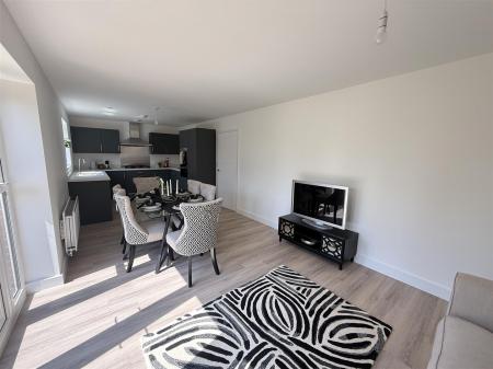 5 bedroom Detached house for sale in Spitfire Road, Tatenhill DE13 9WT