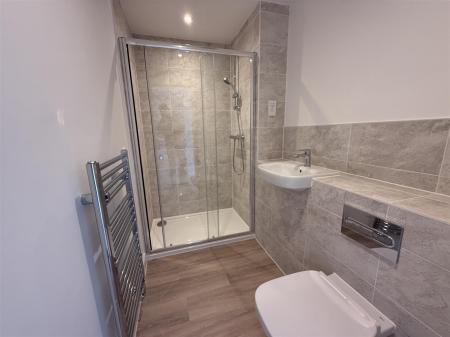 5 bedroom Detached house for sale in Spitfire Road, Tatenhill DE13 9WT