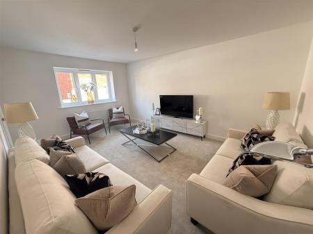 5 bedroom Detached house for sale in Spitfire Road, Tatenhill DE13 9WT