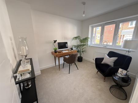5 bedroom Detached house for sale in Spitfire Road, Tatenhill DE13 9WT