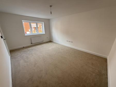 5 bedroom Detached house for sale in Spitfire Road, Tatenhill DE13 9WT