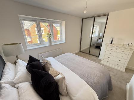 5 bedroom Detached house for sale in Spitfire Road, Tatenhill DE13 9WT