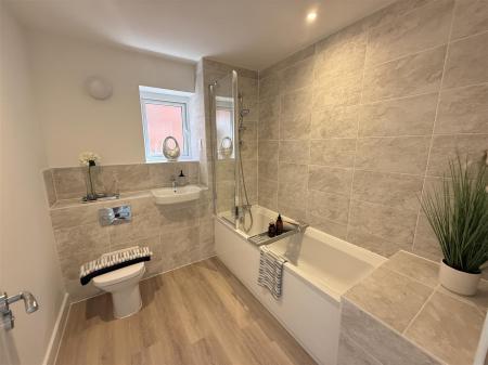 5 bedroom Detached house for sale in Spitfire Road, Tatenhill DE13 9WT