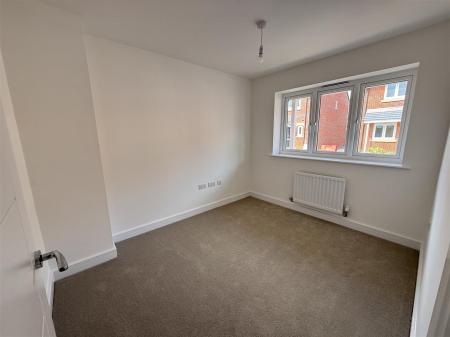 5 bedroom Detached house for sale in Spitfire Road, Tatenhill DE13 9WT