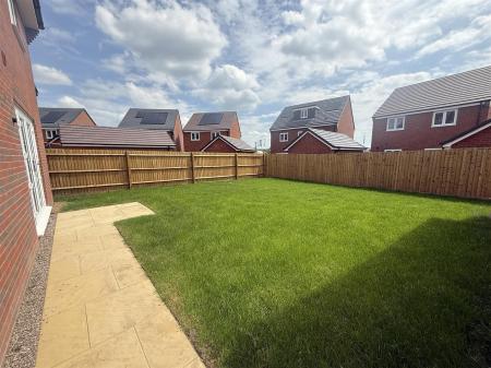 5 bedroom Detached house for sale in Spitfire Road, Tatenhill DE13 9WT