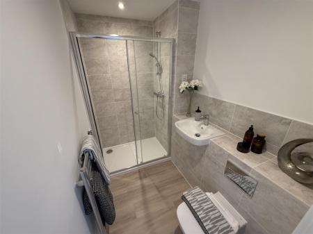 5 bedroom Detached house for sale in Spitfire Road, Tatenhill DE13 9WT