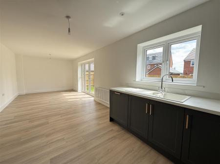 5 bedroom Detached house for sale in Spitfire Road, Tatenhill DE13 9WT