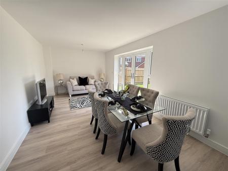 5 bedroom Detached house for sale in Spitfire Road, Tatenhill DE13 9WT