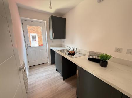 5 bedroom Detached house for sale in Spitfire Road, Tatenhill DE13 9WT