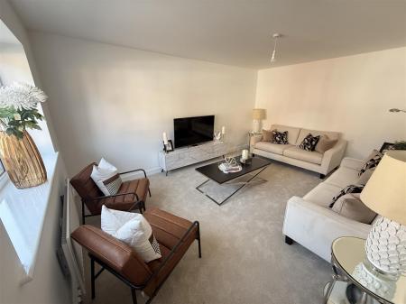 5 bedroom Detached house for sale in Spitfire Road, Tatenhill DE13 9WT