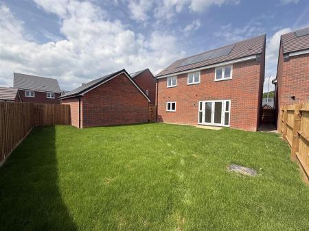 5 bedroom Detached house for sale in Spitfire Road, Tatenhill DE13 9WT