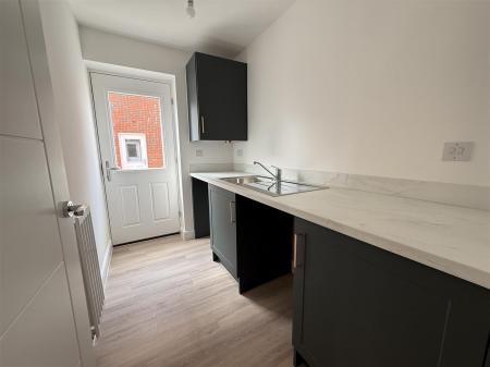 5 bedroom Detached house for sale in Spitfire Road, Tatenhill DE13 9WT
