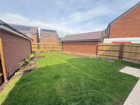 5 bedroom Detached house for sale in Hillside Road, Tatenhill, Burton-On-Trent