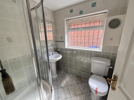 2 bedroom Detached bungalow for sale in Chatsworth Drive, Tutbury, Burton-On-Trent