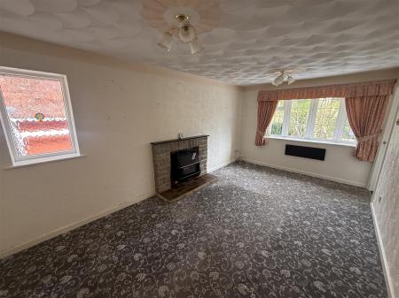 2 bedroom Detached bungalow for sale in Chatsworth Drive, Tutbury, Burton-On-Trent
