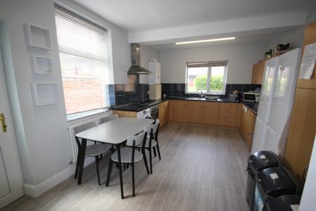 1 bedroom House share to let in Shobnall Street, Staffordshire, Burton upon Trent, DE14