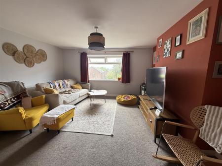 2 bedroom Apartment for sale in Brackenwood Road, Burton-On-Trent