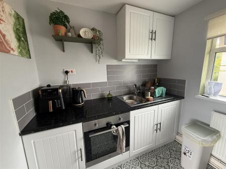 2 bedroom Apartment for sale in Brackenwood Road, Burton-On-Trent