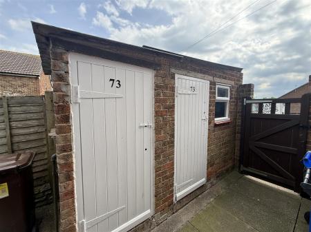 2 bedroom Apartment for sale in Brackenwood Road, Burton-On-Trent