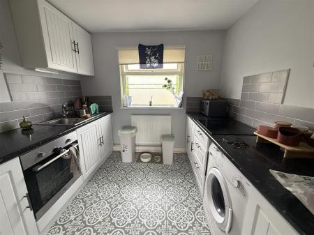 2 bedroom Apartment for sale in Brackenwood Road, Burton-On-Trent