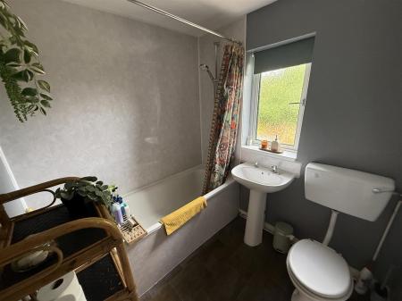 2 bedroom Apartment for sale in Brackenwood Road, Burton-On-Trent