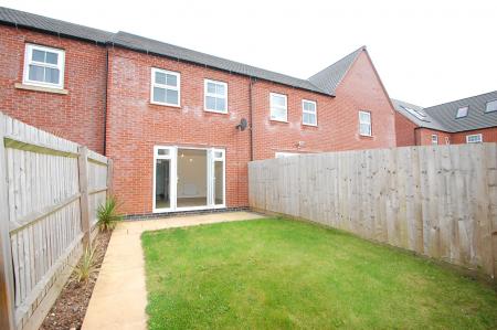 2 bedroom Town house to let in Suffolk Way, Church Gresley, DE11