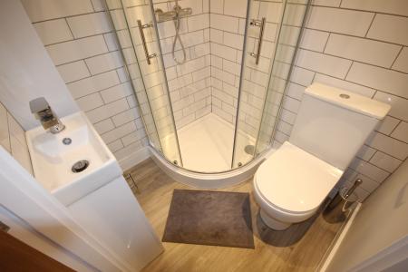 1 bedroom House share to let in Calais Road, Burton upon Trent, DE13