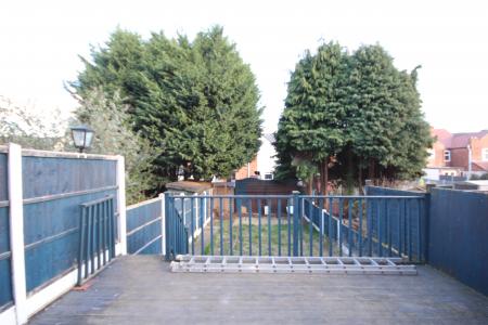 1 bedroom House share to let in Calais Road, Burton upon Trent, DE13